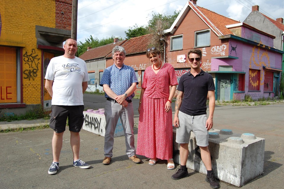 Kurt, Marc, Taïsa en Lasse zijn voorstanders van Doel Festival. “Nu er eens iets georganiseerd wordt in ons dorp, botst men plots op een muur van protest.” 