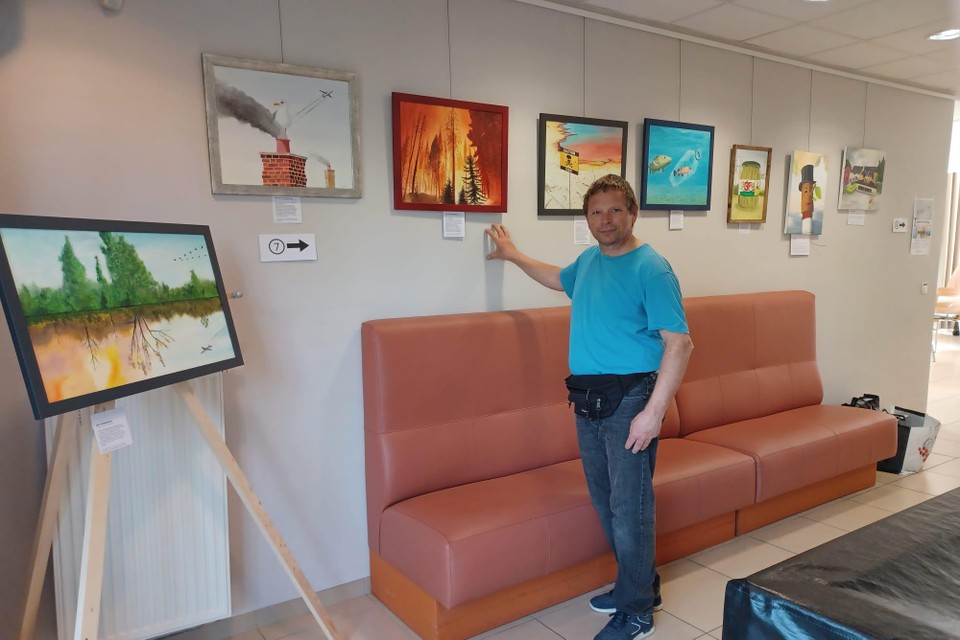 Kris stelt zijn werken tentoon in Dienstencentrum Silsburg.