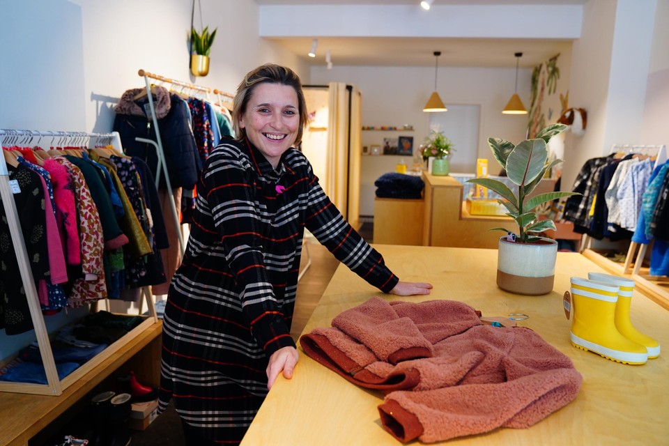 Kathleen Van Rietvelde in haar gloednieuwe winkel.