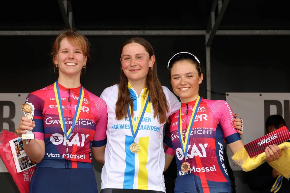 Provinciaal kampioene Olivia Vercruysse met Lotte Verburgh (zilver) en Jana Van Compernolle (brons).