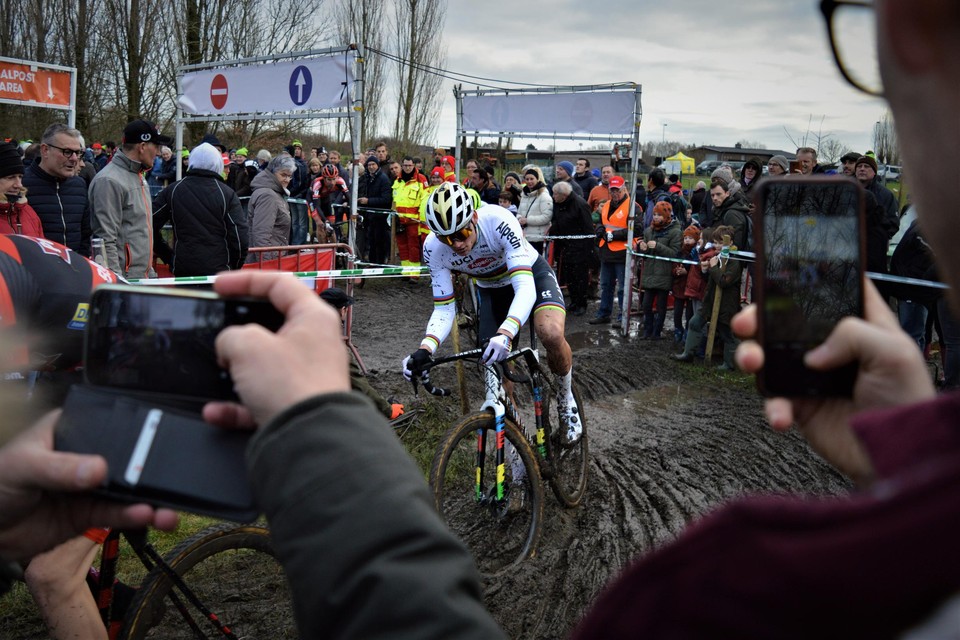 Opeengepakte massa tijdens de Gullegemse cross? Op 2 januari 2021 zal dat er alvast niet inzitten.