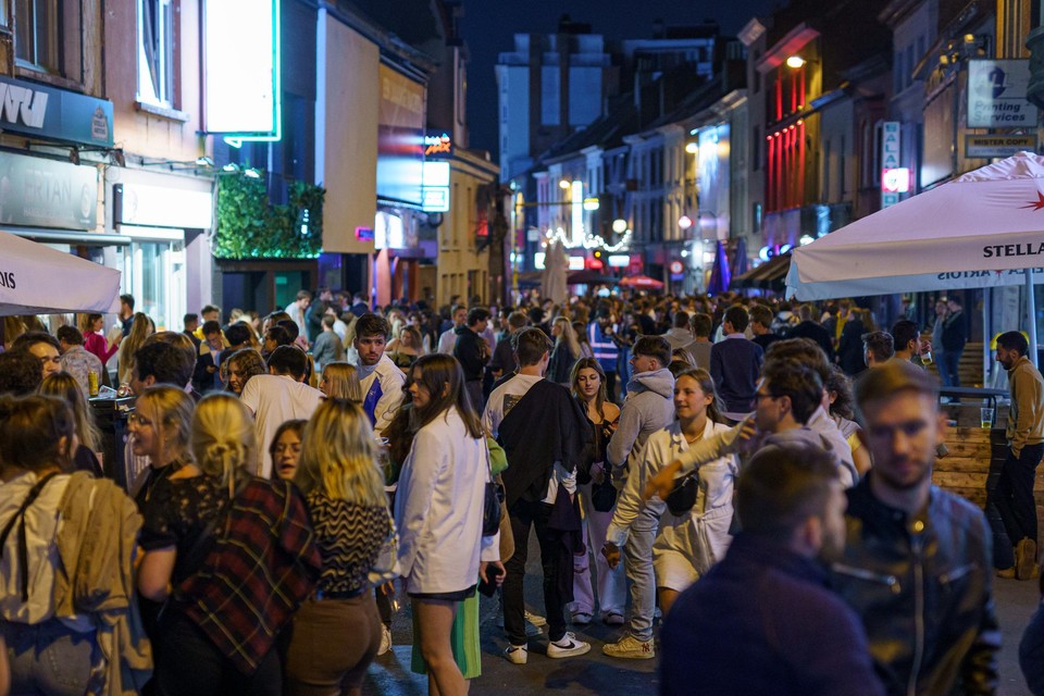 Het academiejaar is van start gegaan en de studenten vonden maandagnacht opnieuw vlot de weg naar de Overpoort