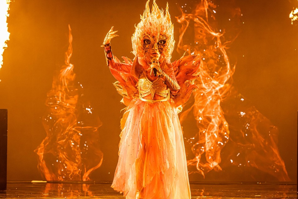 Liedje 'Flamme Fatale' is uitgezongen in 'The Masked Singer': “Ik ben huilend in de armen van Johnny Logan gevallen” - Het Nieuwsblad