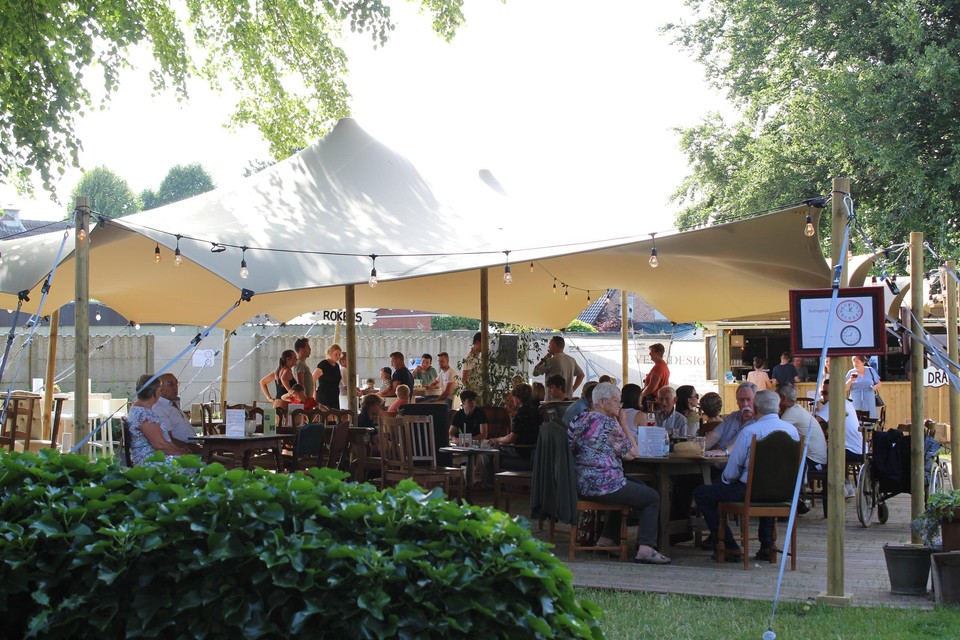 De hele zomer lang is Bar Bavo de centrale plaats voor de viering van 150 jaar Parochie Zittaart. 