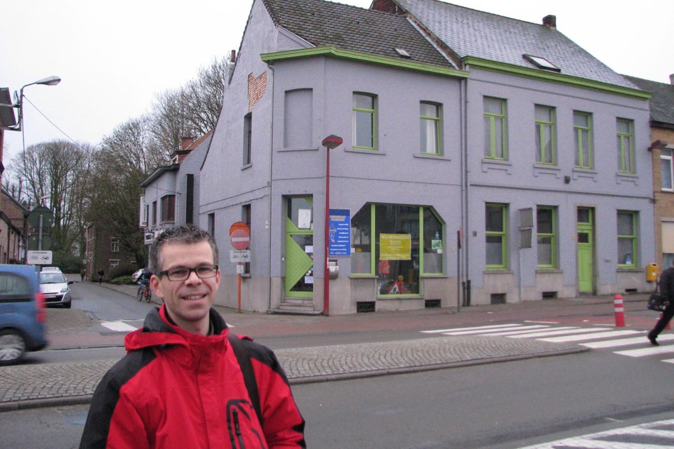 Een foto uit 2014, toen Edward Van Keer voorstelde om het oude jeugdhuis ’t Bronneke te verkopen aan een samenhuisinitiatief. 