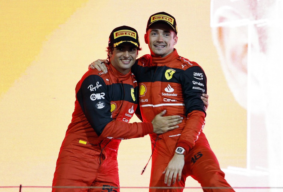 Ferrari-rijders Carlos Sainz Jr. en Charles Leclerc zullen dit weekend het luidst van iedereen toegejuicht worden. 