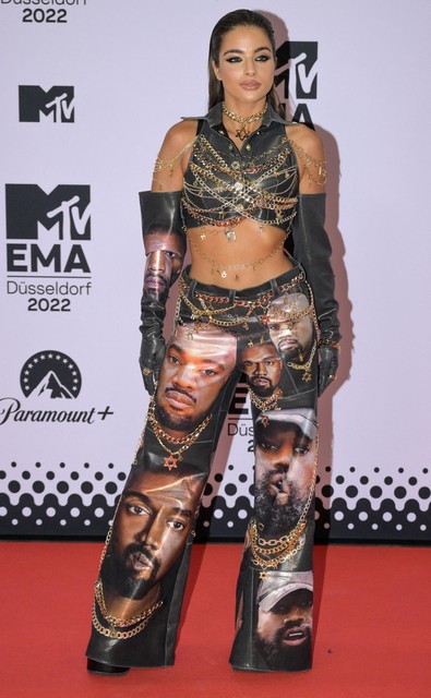 De Israëlische popster Noa Kirel hulde zich in Kanye ‘Ye’ West. 