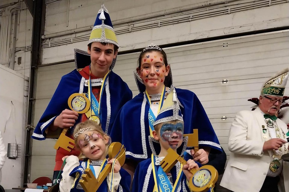De jeugd- en tienerprinsen en prinsessen van Baasrode Carnaval.