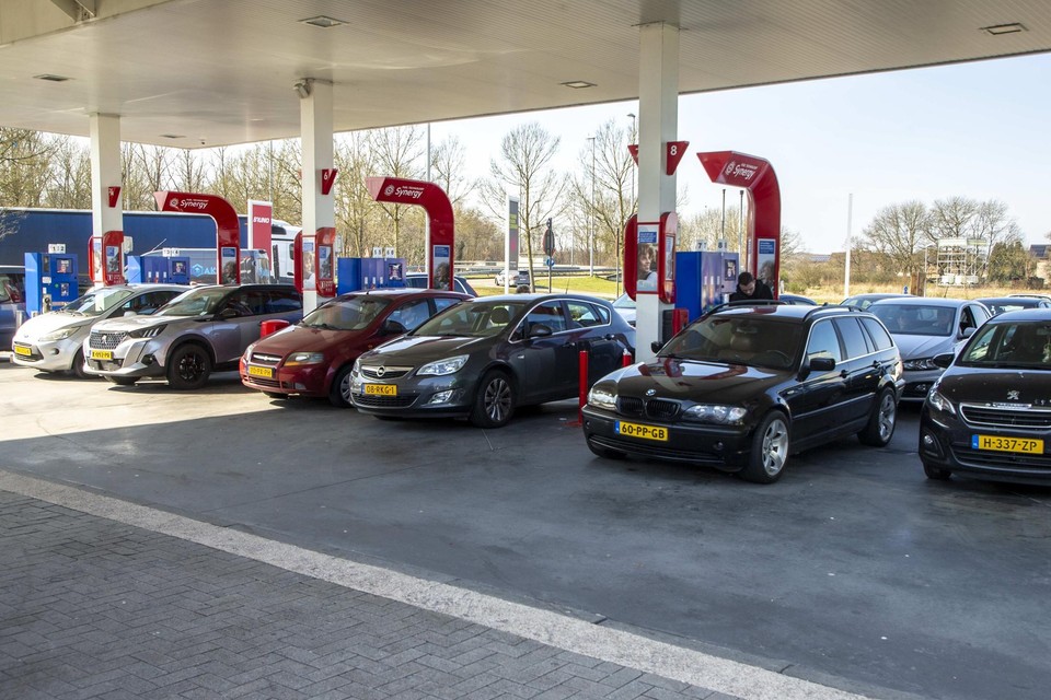 huiswerk toevoegen ongeduldig Met jerrycans de grens over voor goedkopere benzine in Limburg  (Maasmechelen) | Het Nieuwsblad Mobile