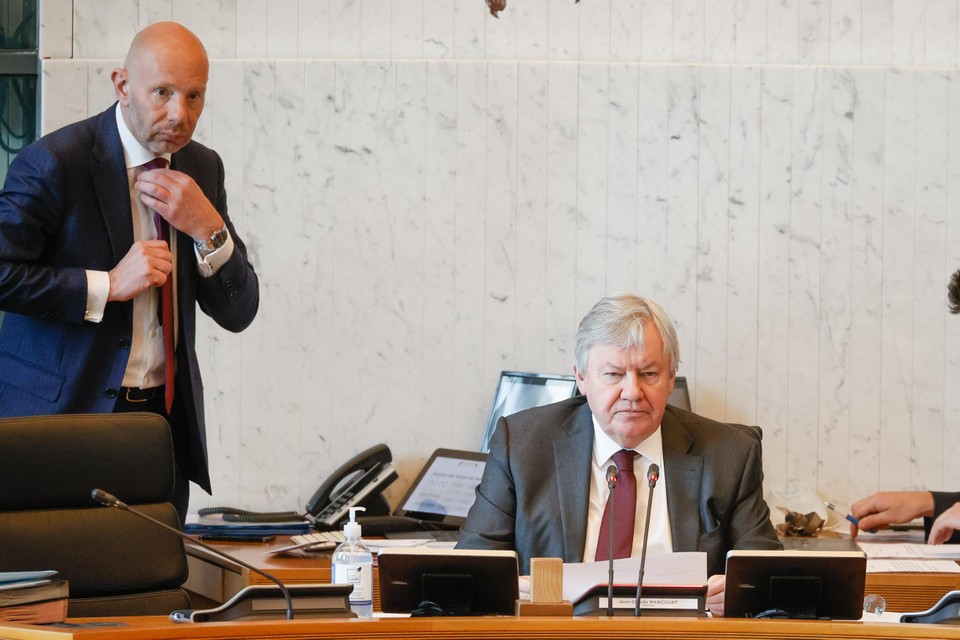 Griffier Frédéric Janssens (links) met parlementsvoorzitter Jean-Claude Marcourt. 