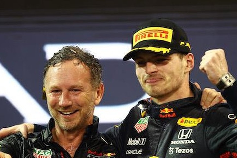 Red Bull-teambaas Christian Horner en Max Verstappen vieren de wereldtitel 
