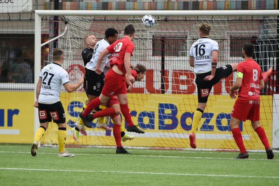 Gullegem zag de 3-1-zege tegen Lokeren-Temse omgezet worden in een 0-5-nederlaag.
