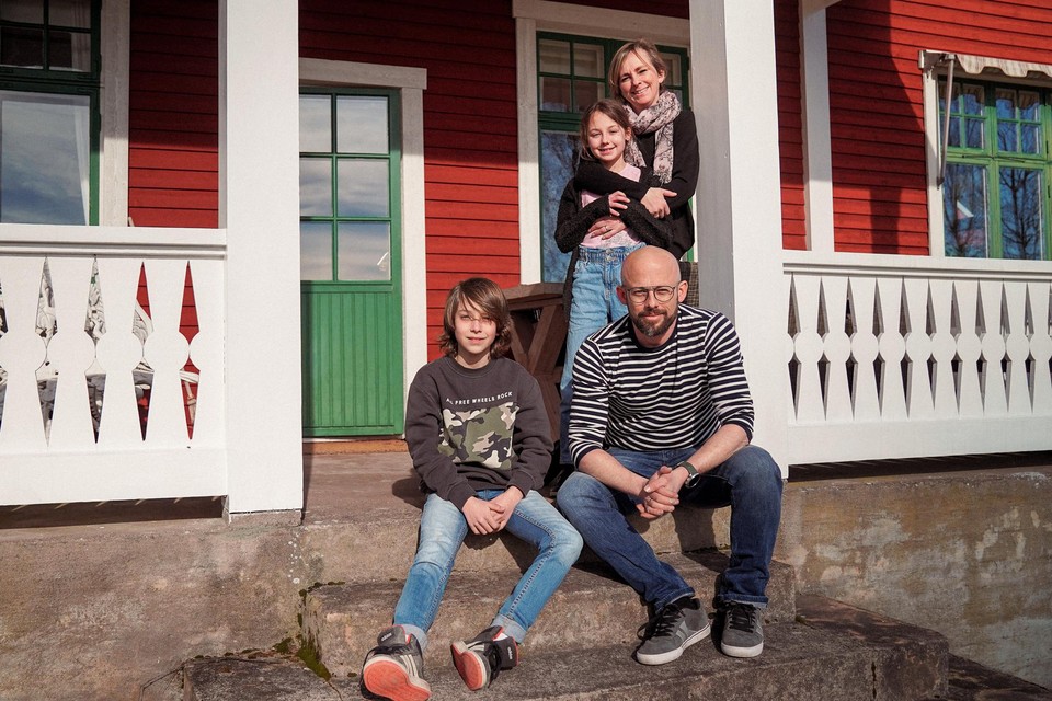 Het gezin kan ondertussen goed zijn draai vinden in Zweden. 