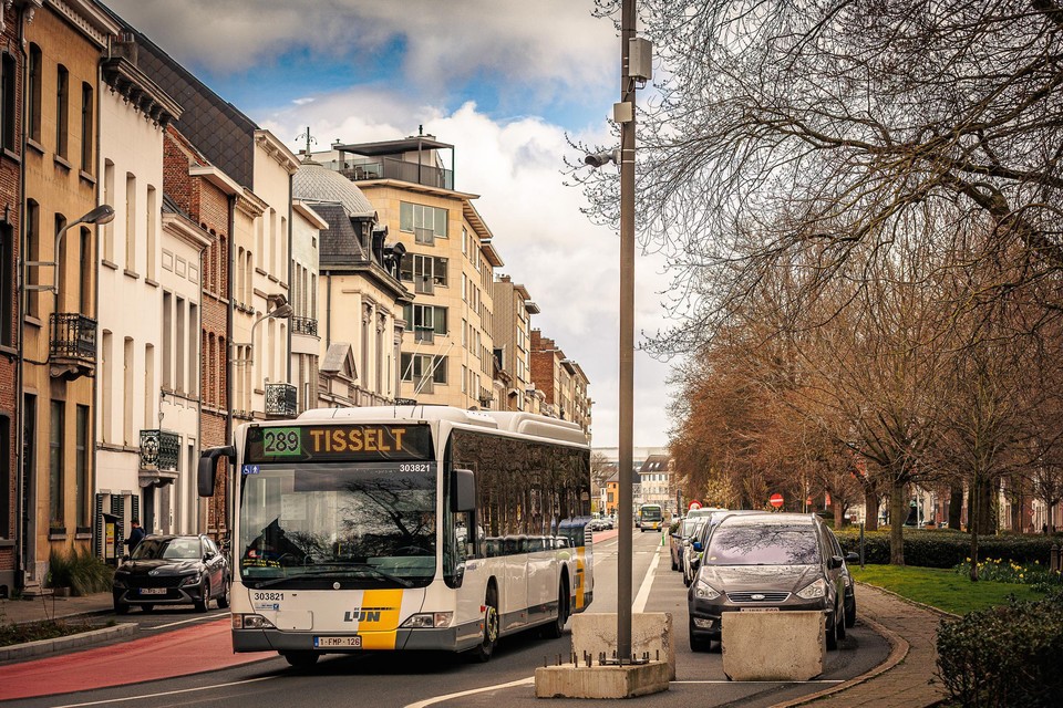 Op de Van Benedenlaan staan twee camera’s die het eenrichtingsverkeer op de vesten controleren.