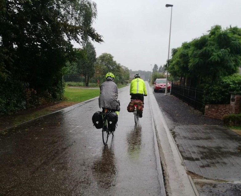 Vader en dochter fietsen samen naar Santiago de Compostela: “Geen enkele lekke band (Rijkevorsel) | Het Nieuwsblad Mobile