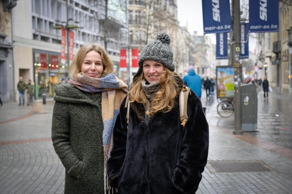 Vriendinnen Marloes Mazzei en Joa Kerkvliet komen na twee jaar nog eens in ‘het buitenland’. 