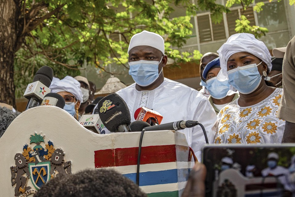 Uittredend president Adama Barrow 