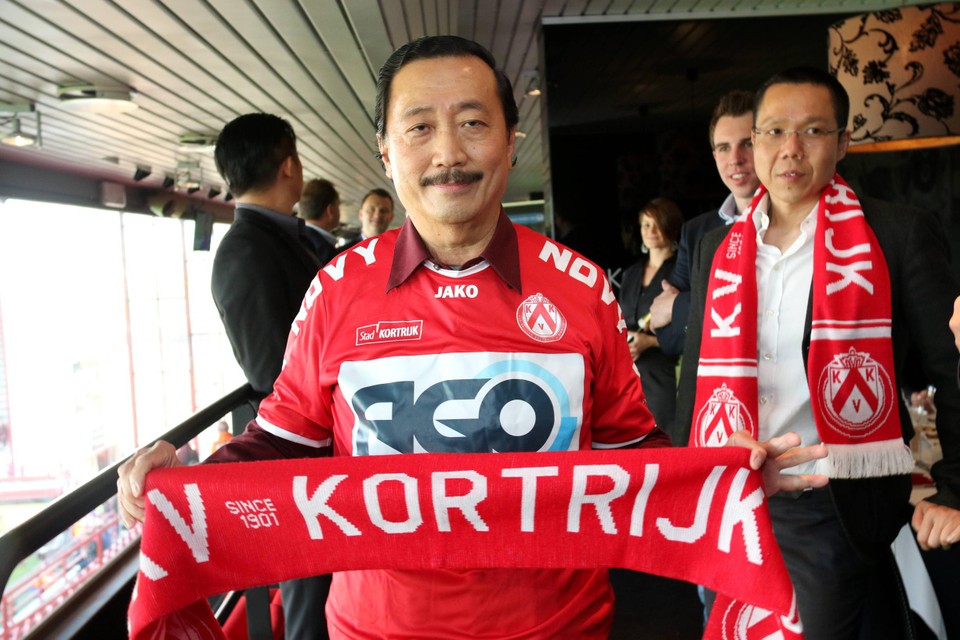 Vincent Tan bij de overname van KVK in 2015.