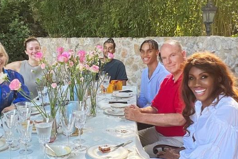 Opmerkelijk: prins Albert van Monaco duikt op op feestje van zijn ex-minnares en buitenechtelijke zoon - Het Nieuwsblad