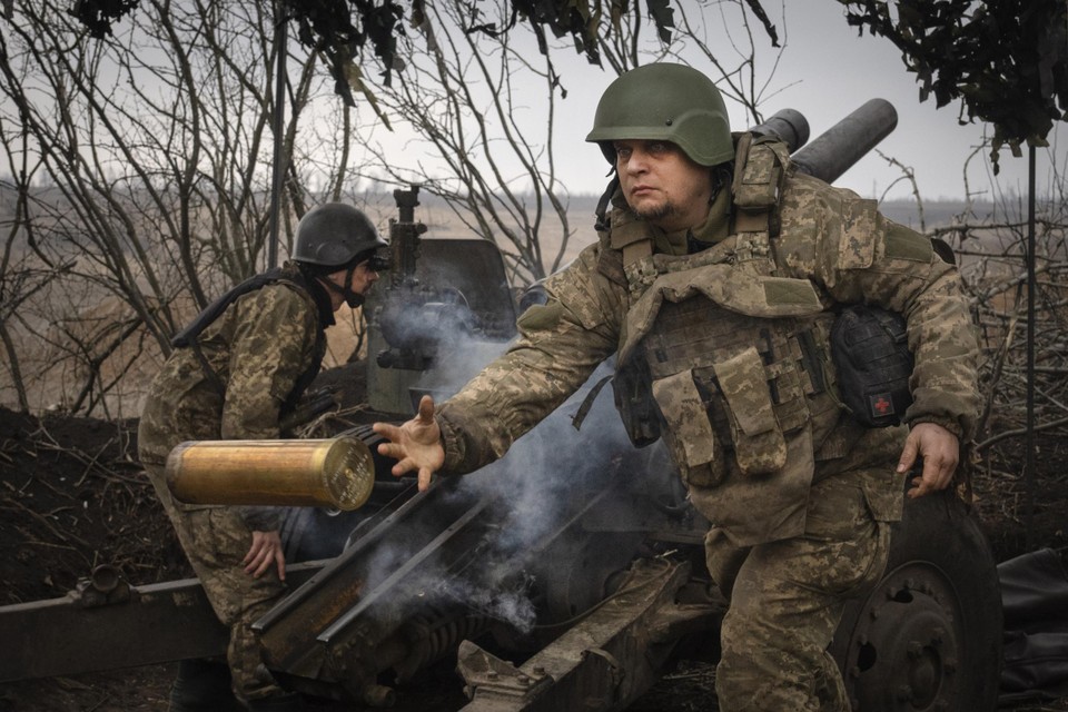 Oekraïense artillerie-eenheden in de buurt van Avdiivka