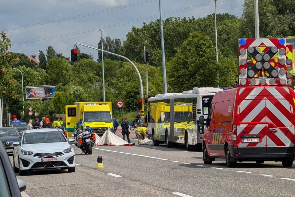 Girl seriously injured after she gets out of the Lijnbus and is hit (Dilbeek)