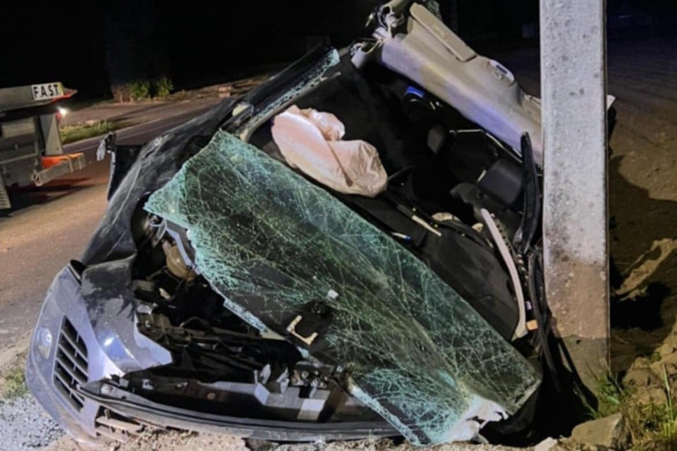 Driver (27) For a long time trapped in car after a heavy blow against Duiker (inland)