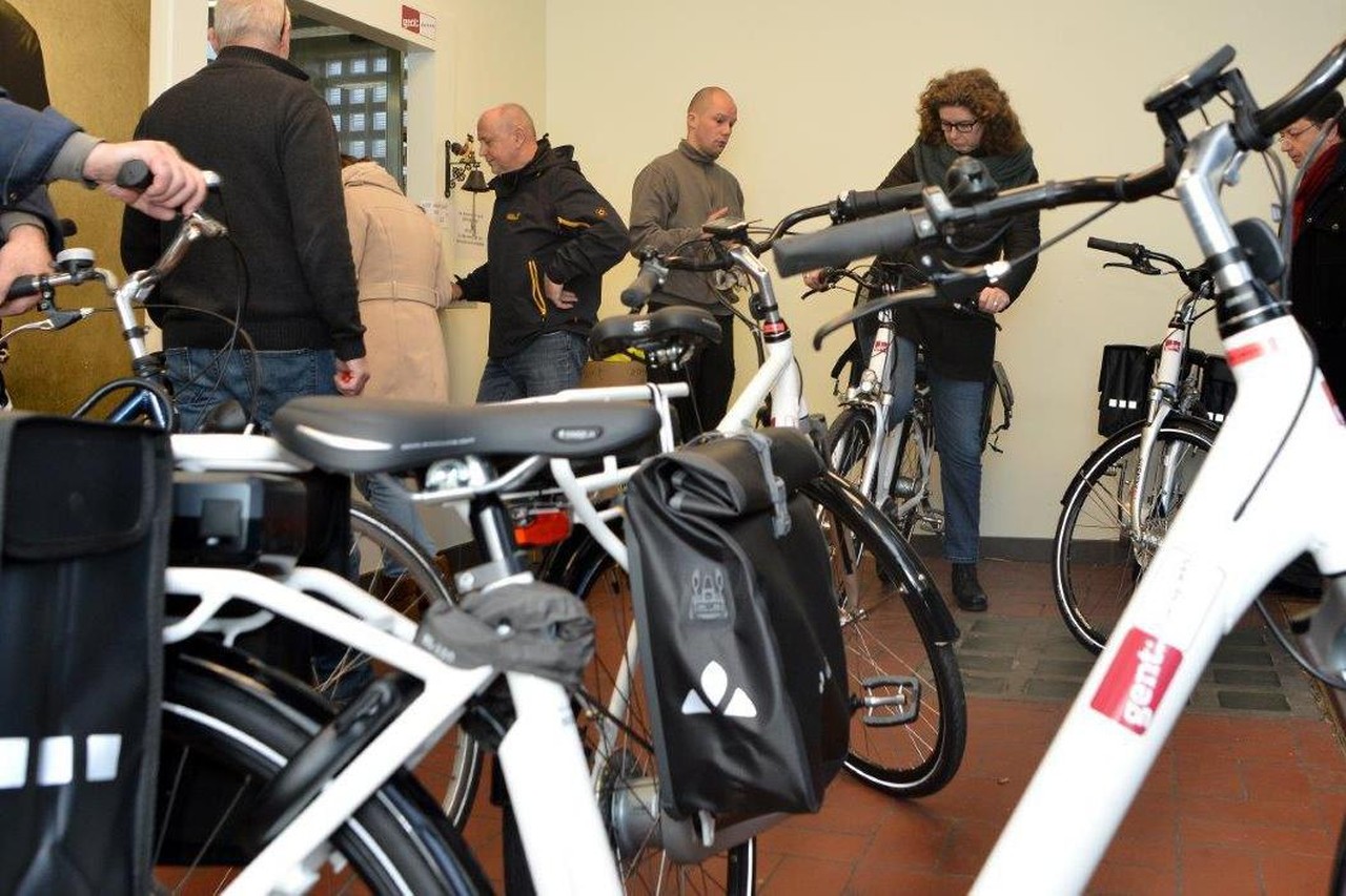 rand voor eeuwig belegd broodje Honderden fietsen van stadsambtenaren worden weggeschonken aan kwetsbare  Gentenaars (Gent) | Het Nieuwsblad Mobile
