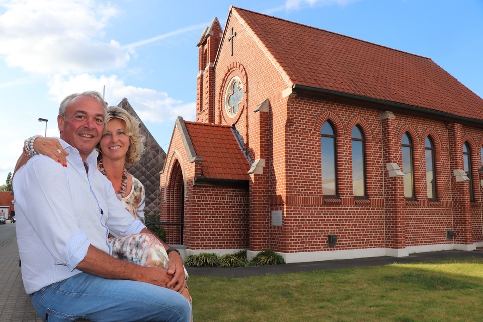 Henk Louf en Joke Huys hopen volgende zomer in hun “kerk” te kunnen wonen. 
