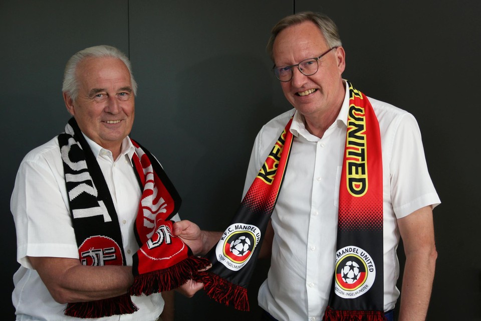 Geert Cool (links) en Dominique Bailly kunnen het goed met mekaar vinden, maar hopen wel dat hun eigen club zondag als winnaar uit de derby komt en met drie punten aan het seizoen begint.