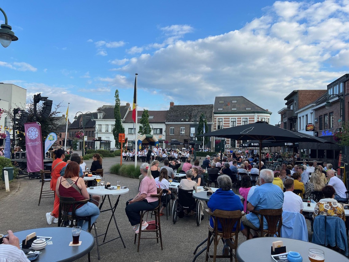 Muziek op de Markt tijdens nationale feestdag (Herenthout) | Het Nieuwsblad