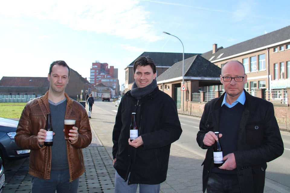 Nico Vermeir, Johan De Clerck en David De Valck lanceren een nieuw Merchtems bier: de Martin-Ale. 
