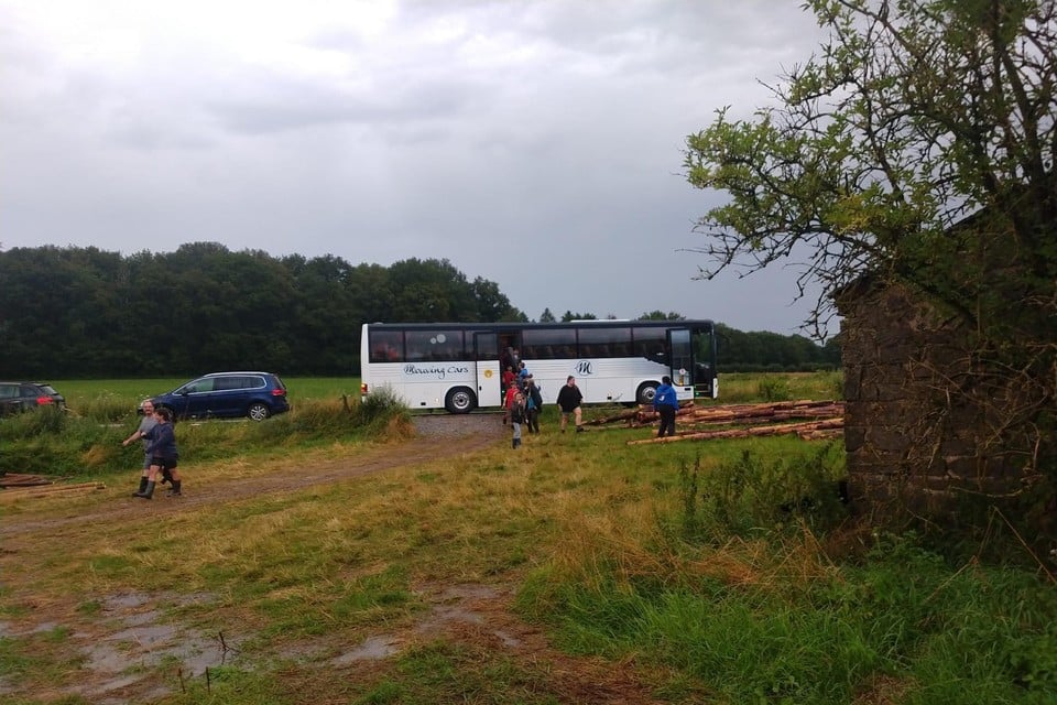 De jongste leden werden weer met de bus naar huis gebracht.