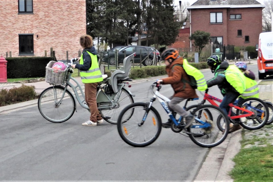 Het sluipverkeer in de Waversebaan maakt het ook de fietsers moeilijk.