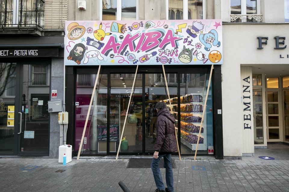 Akiba opent in het pand van een voormalige telefoonwinkel in de Bruul. 