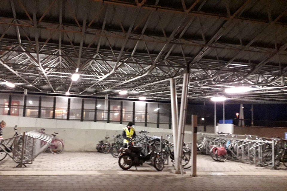 Nog voor parking betalend wordt, breidt NMBS fietsenstalling met een zestigtal plaatsen uit. 