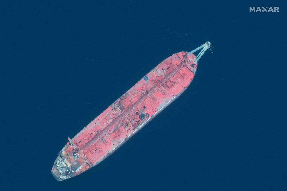 Een satellietbeeld toont de verouderde olietanker FSO Safer, die voor anker ligt voor Jemen.