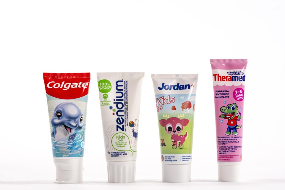 Hoeveel tandpasta mogen je kinderen welke tandpasta's voldoen niet? (Hasselt) | Het Nieuwsblad