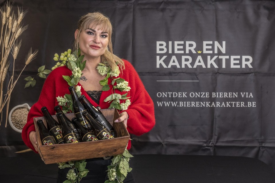 Delfine Ver Eecke is een jaar lang het gezicht van brouwerij Bier en Karakter. 