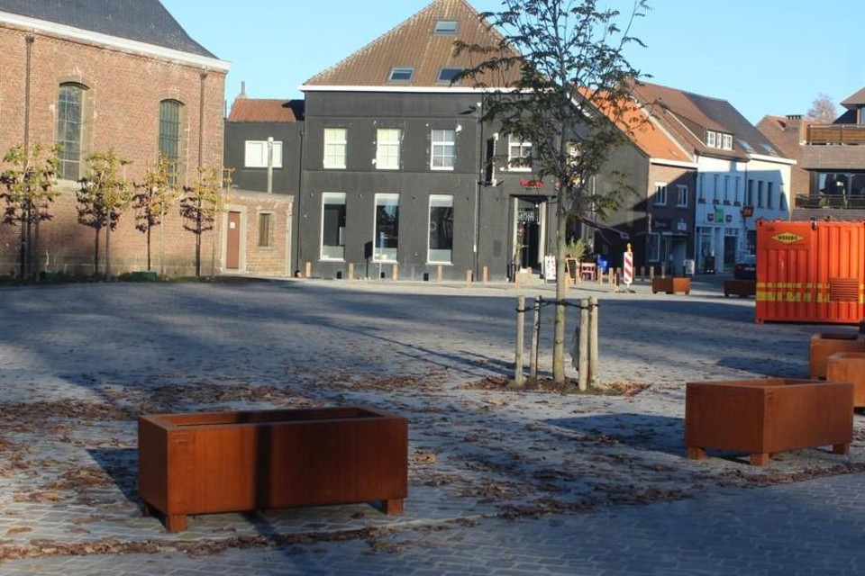De kerstmarkt vindt plaats op het verkeersvrije Dorpsplein en parking speeltuin. HDD. 