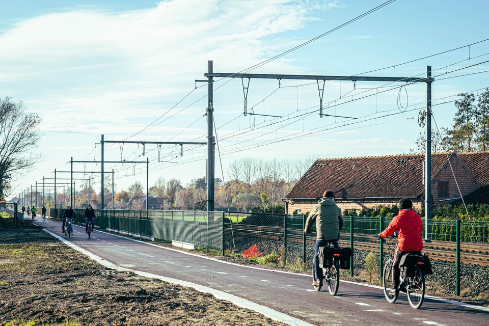 Met het geld kan 182 km fietssnelweg onderhouden worden. 
