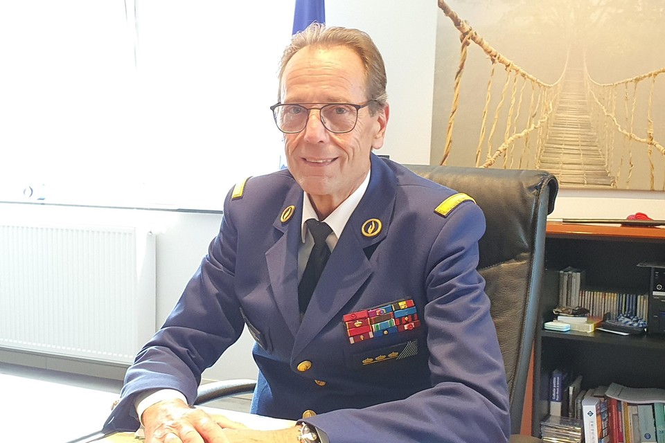 Yves Asselman is al twintig jaar korpschef en doet er nog vijf jaar bij.