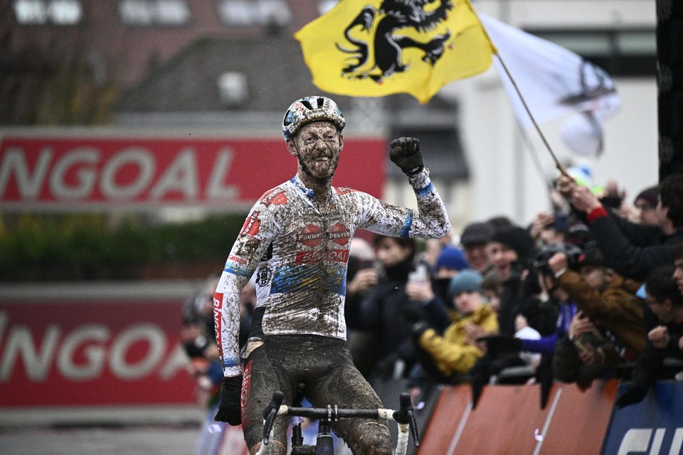 Michael Vanthourenhout zal voor een tijdje de laatste winnaar zijn van een wereldbekercross in Overijse.