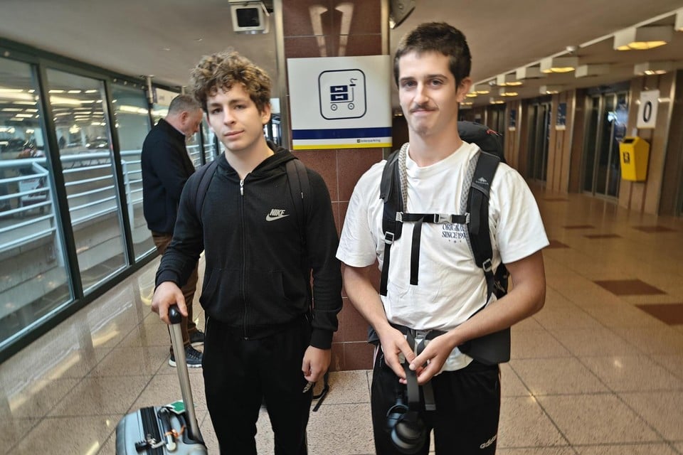 Flemish teenagers back home after month in Kenyan cell for ant smuggling: “Now to our family to relax”
