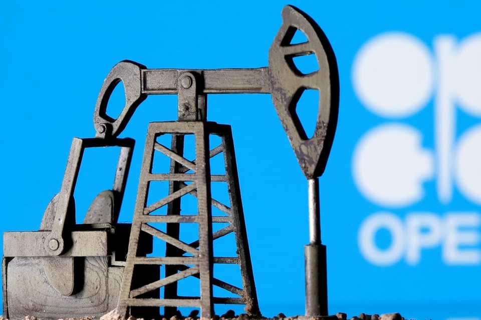 Met een buitensporig snelle stijging van de olieprijzen graaft Opec zijn eigen graf”, meent Commerzbank-analist Eugen Weinberg. 