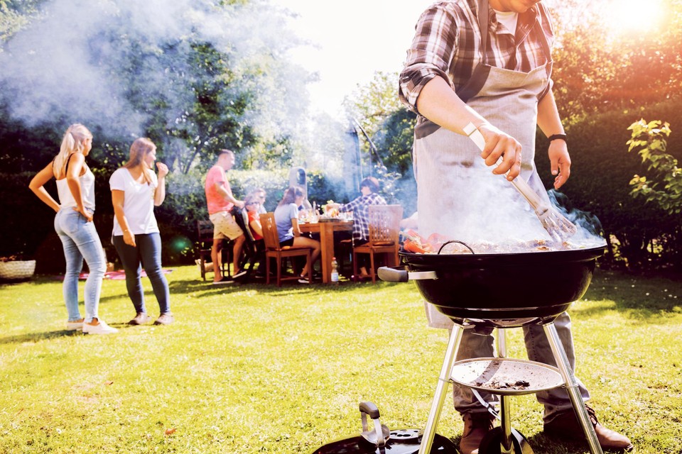 Omtrek Verzamelen tack Steden verbieden barbecues in openbaar door brandgevaar, kan dat ook in je  tuin? | Het Nieuwsblad Mobile