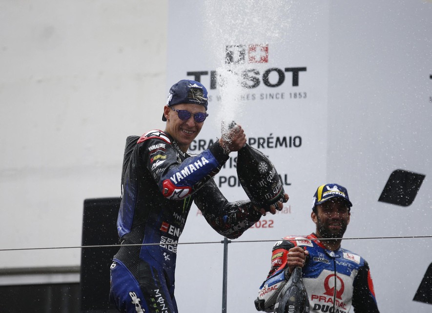 Quartararo op het podium na de GP van Portugal. 