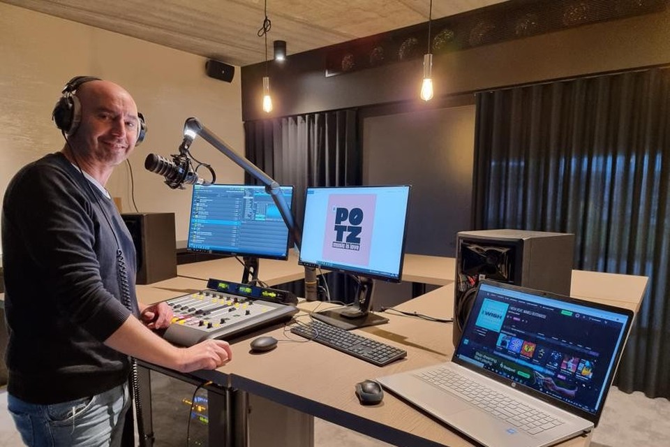 Na een vijftienjarige carrière bij TOPradio, stampte Geert Pots nu samen met Frederick Verhelst een eigen radiozender uit de grond.  