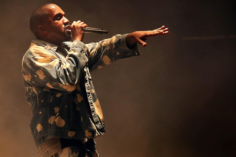 Kanye West heeft bijna 50 miljoen euro betaald voor zijn nieuwe huis in Malibu, zijn ‘artistiek pand’. 