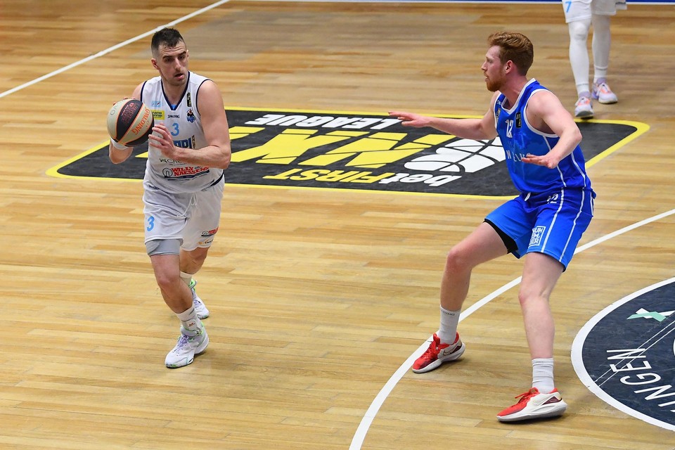 Sam Huurman (right in archive image in Den Helder's shirt) wants to become a key player in the new Leuven Bears.