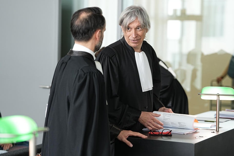 Walter van Steenbrugge on Tuesday in the Ghent court. In addition to him lawyer Mounir Souidi who assists Brusselmans.